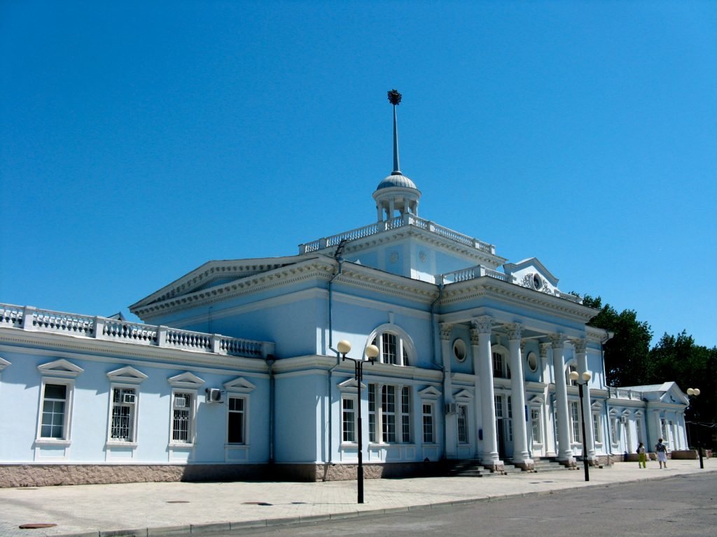 Железнодорожный вокзал Ейск